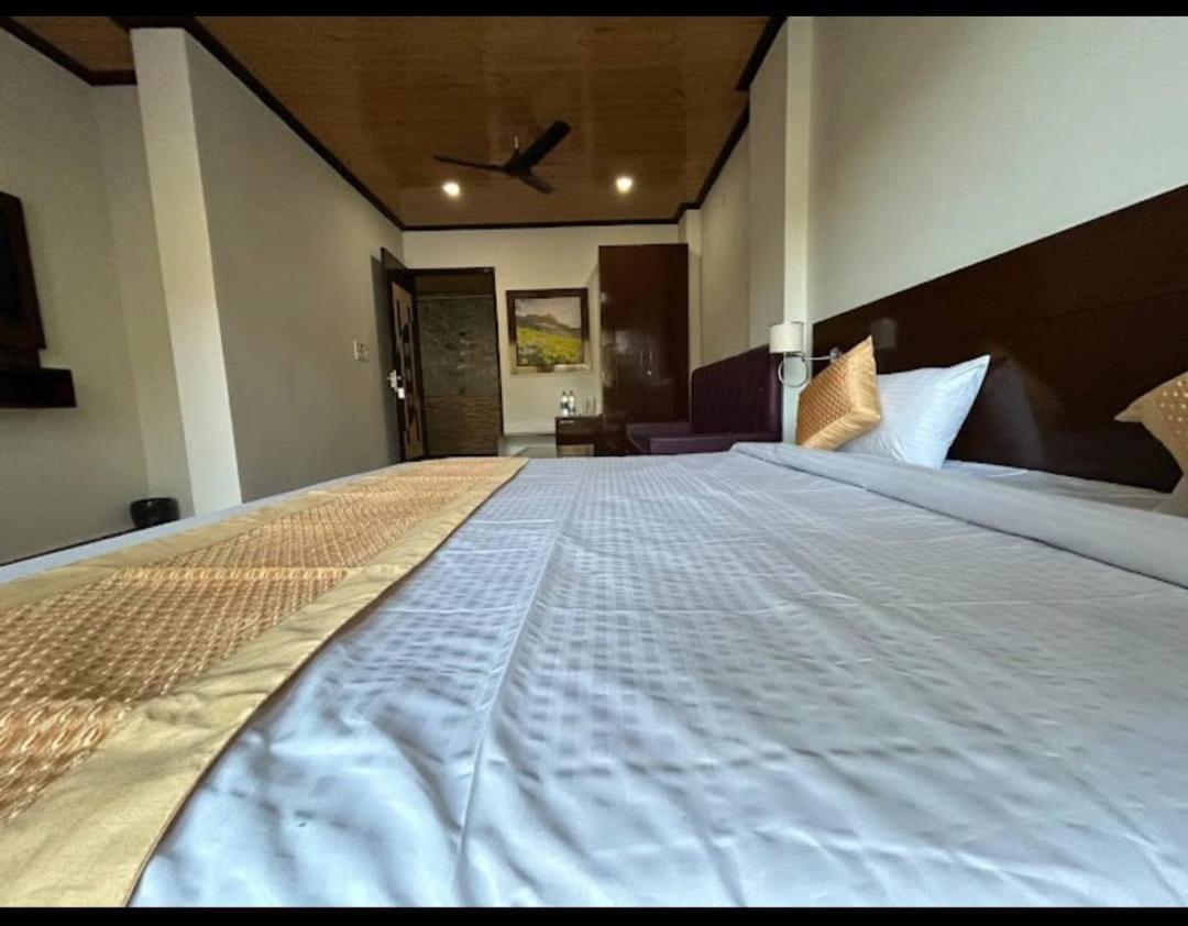 Hotel 7 Heavens Mussoorie Ngoại thất bức ảnh